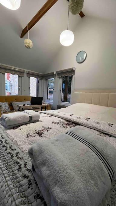 Charming Private Guest House Enfield Exteriör bild
