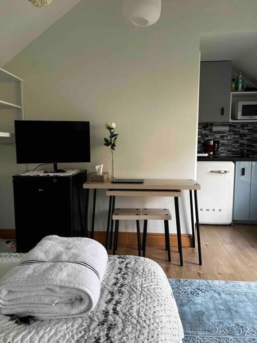 Charming Private Guest House Enfield Exteriör bild